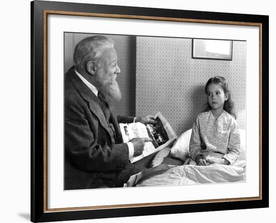 Miracle On 34Th Street, Edmund Gwenn, Natalie Wood, 1947-null-Framed Photo