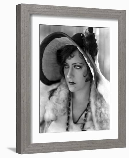 Miss Sadie Thompson by Raoul Walsh with Gloria Swanson, 1928 (b/w photo)-null-Framed Photo