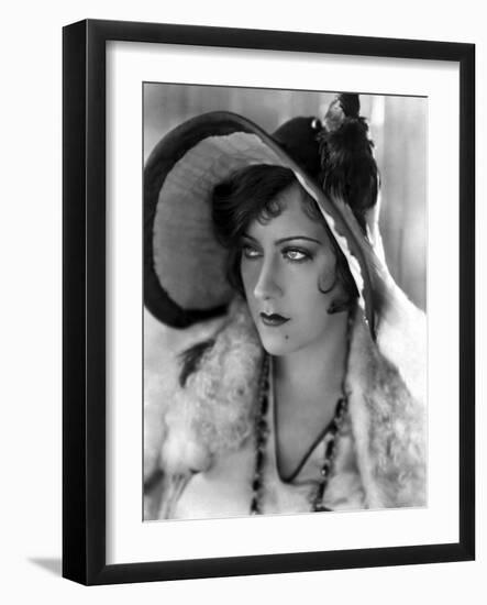 Miss Sadie Thompson by Raoul Walsh with Gloria Swanson, 1928 (b/w photo)-null-Framed Photo