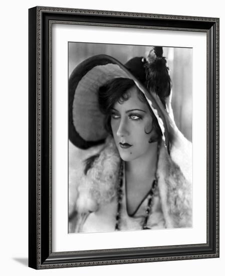 Miss Sadie Thompson by Raoul Walsh with Gloria Swanson, 1928 (b/w photo)-null-Framed Photo