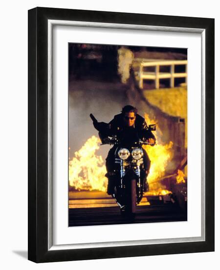 Mission Impossible II De Johnwoo Avec Tom Cruise 2000-null-Framed Photo