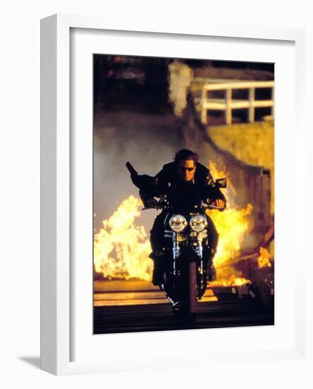 Mission Impossible II De Johnwoo Avec Tom Cruise 2000-null-Framed Photo