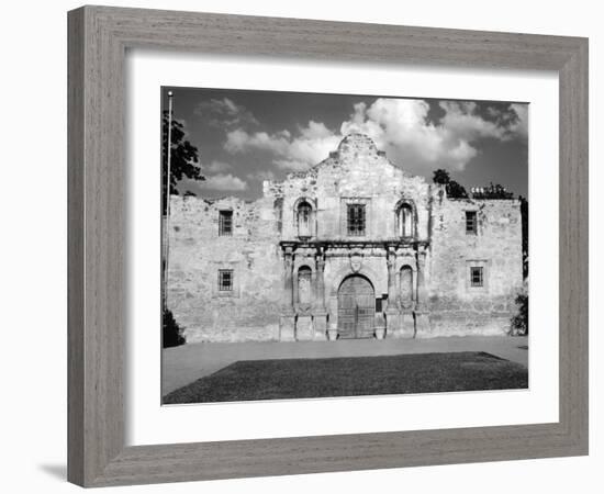 Mission San Antonio De Valero, also known as the Alamo. 1961-null-Framed Photo