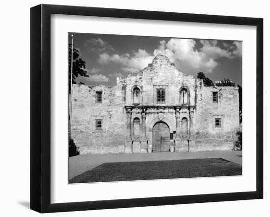 Mission San Antonio De Valero, also known as the Alamo. 1961-null-Framed Photo