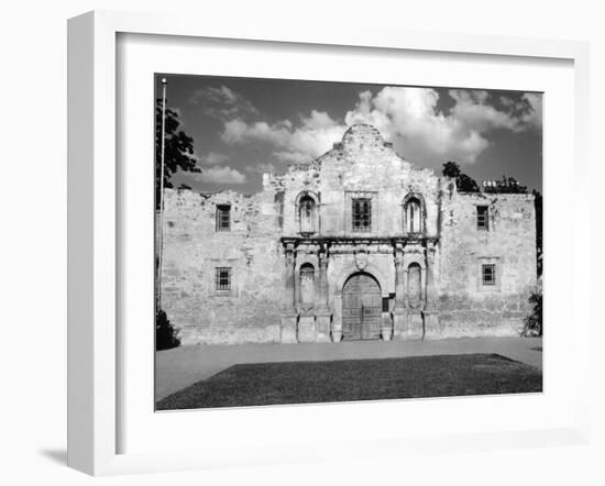 Mission San Antonio De Valero, also known as the Alamo. 1961-null-Framed Photo