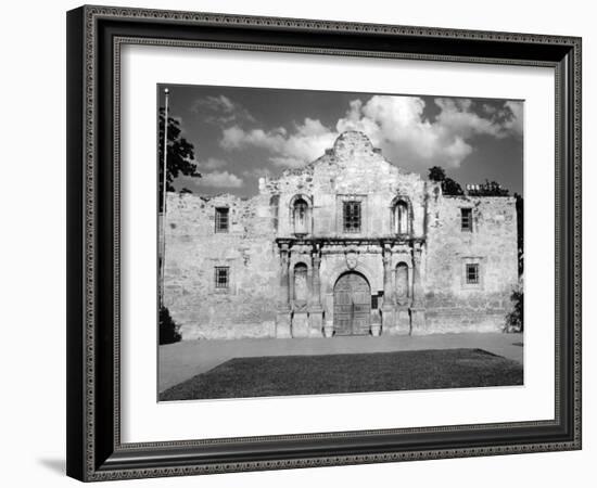 Mission San Antonio De Valero, also known as the Alamo. 1961-null-Framed Photo