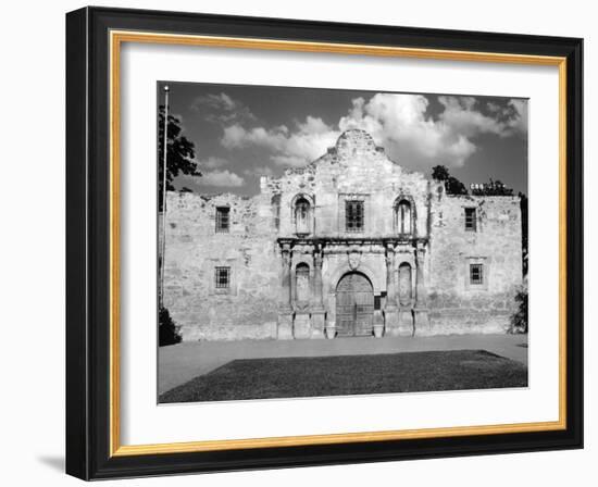 Mission San Antonio De Valero, also known as the Alamo. 1961-null-Framed Photo