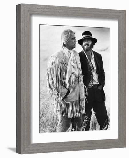 Missouri Breaks by Arthur Penn with Marlon Brando and Jack Nicholson, 1976 (b/w photo)-null-Framed Photo