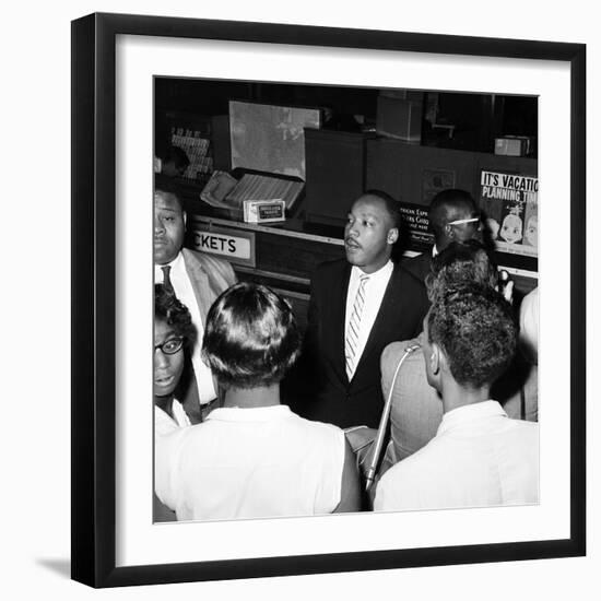 MLK Freedom Riders 1961-null-Framed Photographic Print