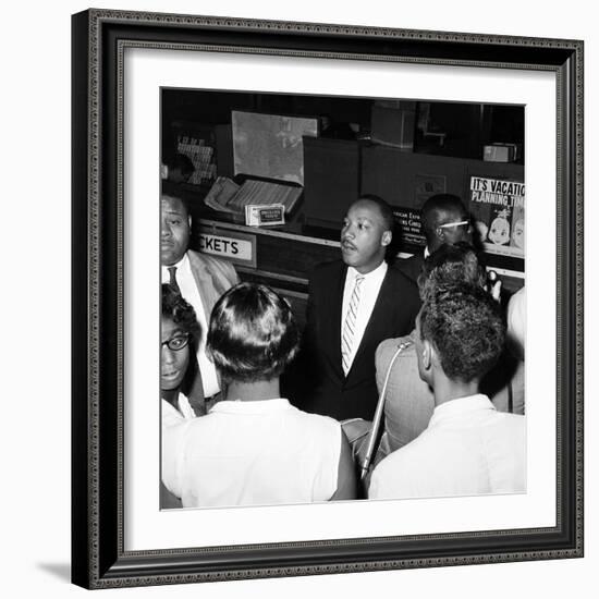 MLK Freedom Riders 1961-null-Framed Photographic Print