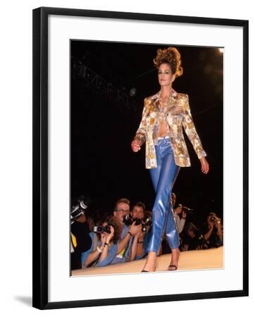 Model Cindy Crawford on Fashion Show Runway Premium ...
