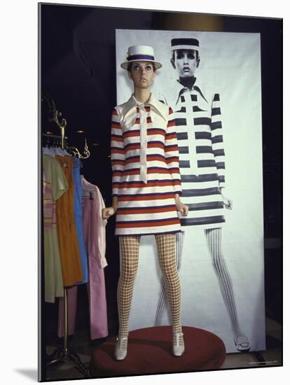 Model Dari Lallou Standing in Front of Poster of Twiggy Wearing Look a Like Outfit-Ralph Crane-Mounted Premium Photographic Print