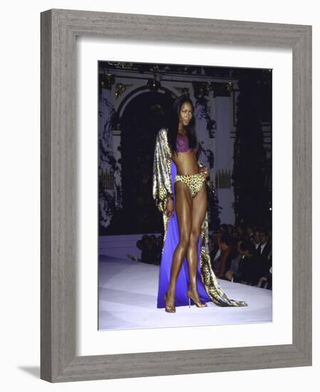 Model Naomi Campbell on Fashion Runway-Dave Allocca-Framed Premium Photographic Print