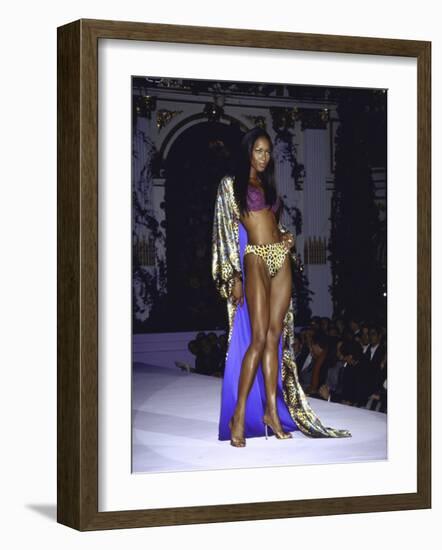 Model Naomi Campbell on Fashion Runway-Dave Allocca-Framed Premium Photographic Print