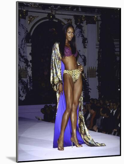 Model Naomi Campbell on Fashion Runway-Dave Allocca-Mounted Premium Photographic Print