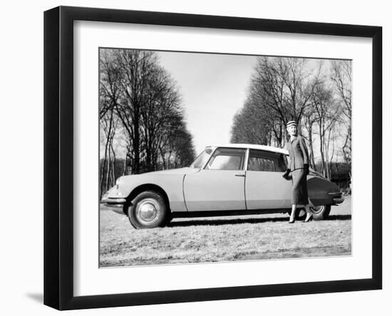 Model with a 1957 Citroën Id 19, C1957-null-Framed Photographic Print