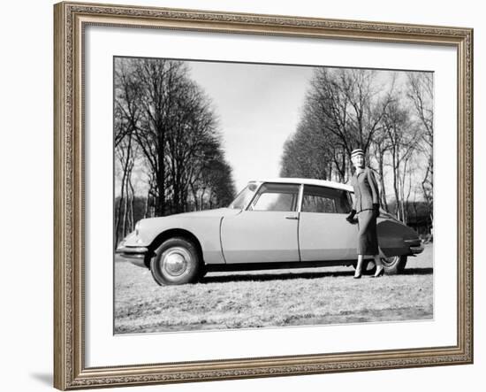 Model with a 1957 Citroën Id 19, C1957-null-Framed Photographic Print