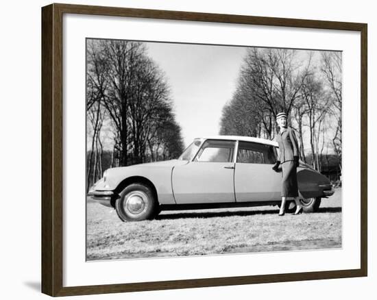 Model with a 1957 Citroën Id 19, C1957-null-Framed Photographic Print