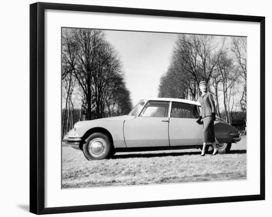 Model with a 1957 Citroën Id 19, C1957-null-Framed Photographic Print