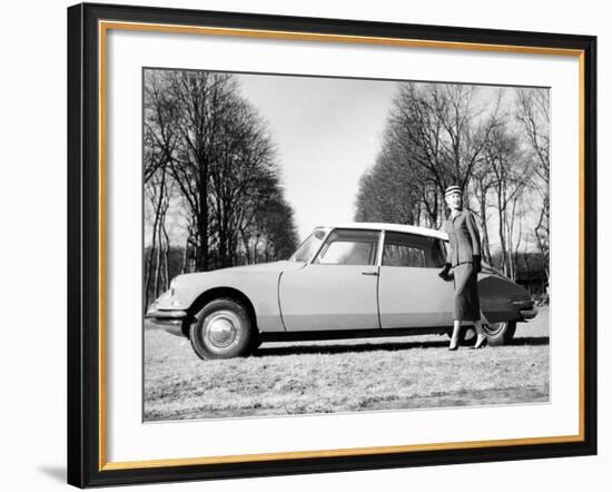 Model with a 1957 Citroën Id 19, C1957-null-Framed Photographic Print