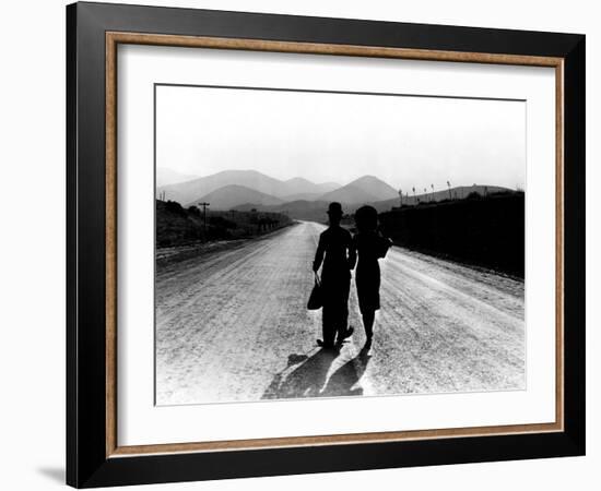 Modern Times, Charlie Chaplin, Paulette Goddard, 1936-null-Framed Photo