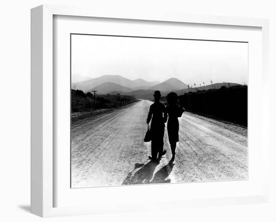 Modern Times, Charlie Chaplin, Paulette Goddard, 1936-null-Framed Photo