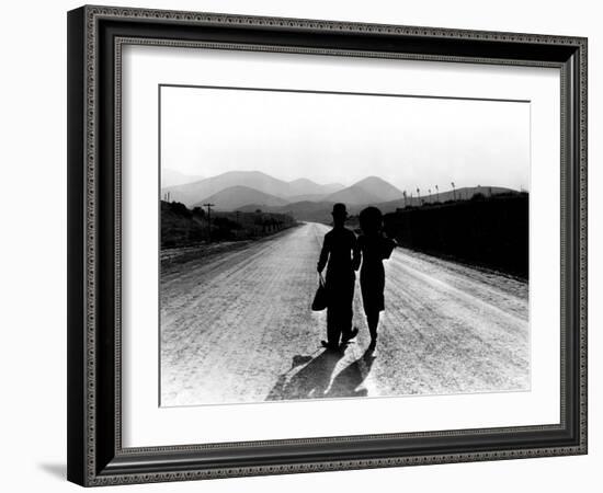 Modern Times, Charlie Chaplin, Paulette Goddard, 1936-null-Framed Photo