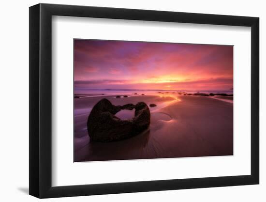 moeraki-1-Lincoln Harrison-Framed Photo