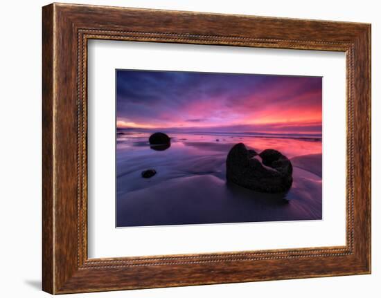 moeraki-2-Lincoln Harrison-Framed Photo