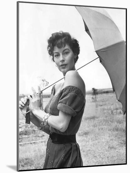 MOGAMBO, 1953 directed by JOHN FORD Ava Gardner (b/w photo)-null-Mounted Photo