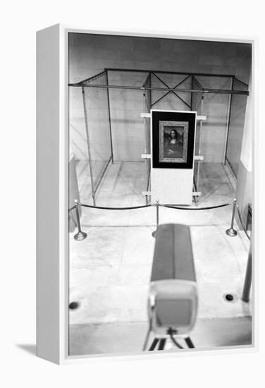 Mona Lisa on Loan to Usa Hanging in Vault at the National Gallery of Art. Washington D.C., 1962-John Loengard-Framed Premier Image Canvas
