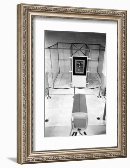 Mona Lisa on Loan to Usa Hanging in Vault at the National Gallery of Art. Washington D.C., 1962-John Loengard-Framed Photographic Print