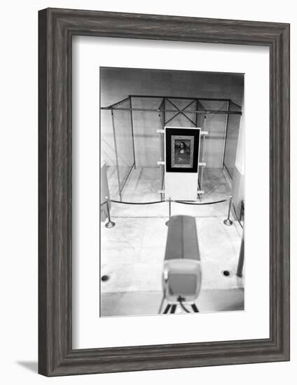 Mona Lisa on Loan to Usa Hanging in Vault at the National Gallery of Art. Washington D.C., 1962-John Loengard-Framed Photographic Print