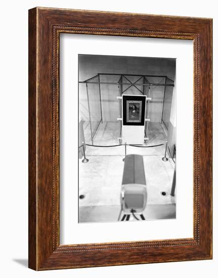 Mona Lisa on Loan to Usa Hanging in Vault at the National Gallery of Art. Washington D.C., 1962-John Loengard-Framed Photographic Print