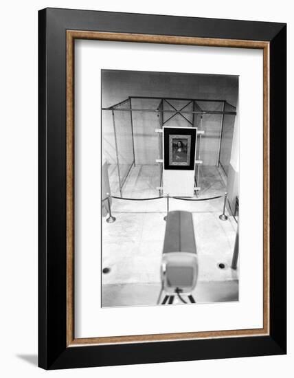 Mona Lisa on Loan to Usa Hanging in Vault at the National Gallery of Art. Washington D.C., 1962-John Loengard-Framed Photographic Print