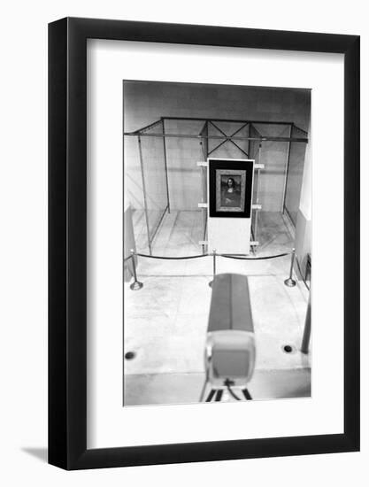 Mona Lisa on Loan to Usa Hanging in Vault at the National Gallery of Art. Washington D.C., 1962-John Loengard-Framed Photographic Print