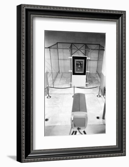 Mona Lisa on Loan to Usa Hanging in Vault at the National Gallery of Art. Washington D.C., 1962-John Loengard-Framed Photographic Print