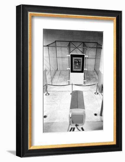 Mona Lisa on Loan to Usa Hanging in Vault at the National Gallery of Art. Washington D.C., 1962-John Loengard-Framed Photographic Print