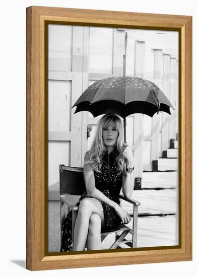 Monica Vitti Shielding Herself from the Sun with an Umbrella-Marisa Rastellini-Framed Premier Image Canvas