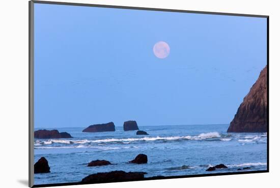 Moon Set over Rock Formations at Low Tide, Bandon Beach, Oregon, USA-Craig Tuttle-Mounted Photographic Print