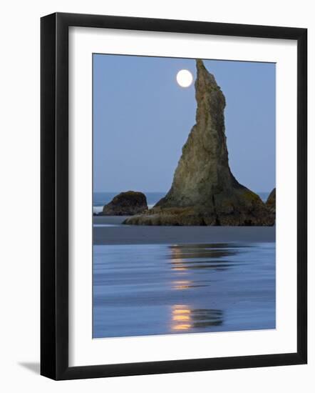 Moon Setting on Bandon Beach, Oregon, USA-Joe Restuccia III-Framed Photographic Print