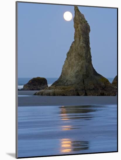 Moon Setting on Bandon Beach, Oregon, USA-Joe Restuccia III-Mounted Photographic Print