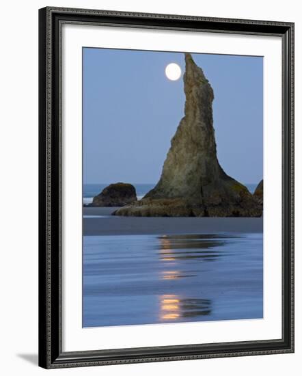 Moon Setting on Bandon Beach, Oregon, USA-Joe Restuccia III-Framed Photographic Print