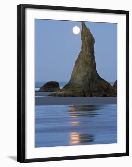 Moon Setting on Bandon Beach, Oregon, USA-Joe Restuccia III-Framed Photographic Print