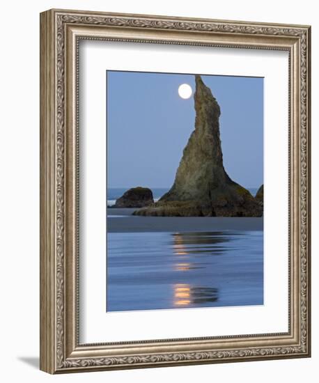 Moon Setting on Bandon Beach, Oregon, USA-Joe Restuccia III-Framed Photographic Print