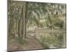 Moret, le canal du Loing (Seine et Marne) ou Chemin de halage à Saint Mammès-Camille Pissarro-Mounted Giclee Print