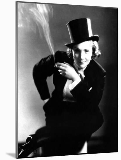 Morocco, Marlene Dietrich, 1930-null-Mounted Photo