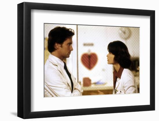 Morts suspectes Coma by Michael Crichton with Michael Douglas and Genevieve Bujold, 1978 (photo)-null-Framed Photo