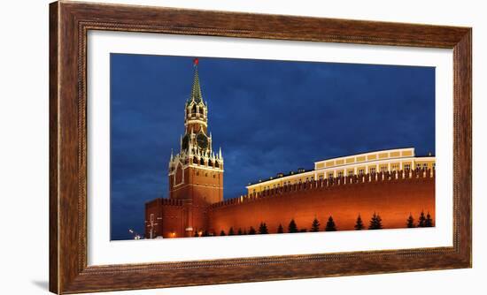 Moscow, Panorama, Kremlin, Erlšserturm (Saviour's Tower), Illuminated, in the Evening-Catharina Lux-Framed Photographic Print