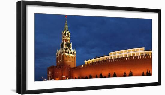 Moscow, Panorama, Kremlin, Erlšserturm (Saviour's Tower), Illuminated, in the Evening-Catharina Lux-Framed Photographic Print